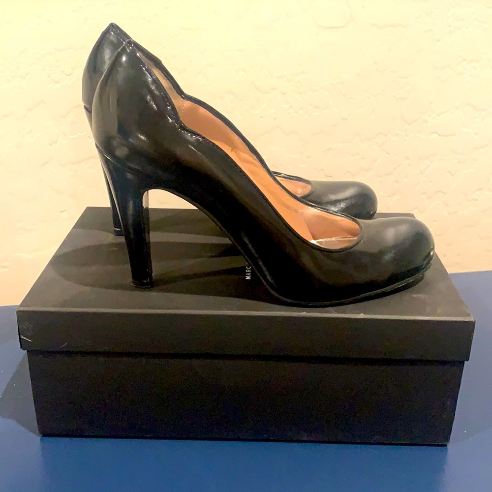 Marc BY MARC JACOBS black patent pump